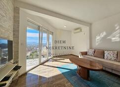 Trosoban stan 150m2 - Bar - Stari Bar