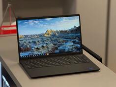 Dell Dell Vostro 3530 - 15.6" Intel i7 16GB GB