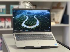 Dell Dell Latitude 5520 - 15.6" Intel i7 16GB GB