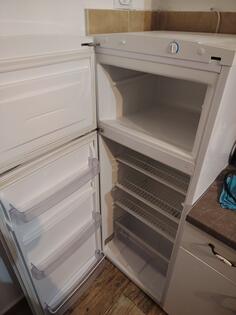 Prodajem 2 frizidera