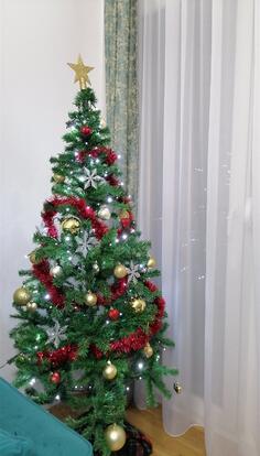 Jelka zelena 150 cm (sa ukrasima) 