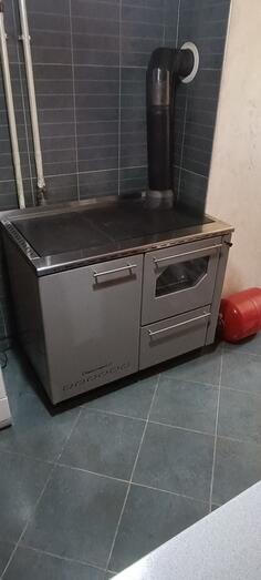 Prodajem šporet za centralno grijanje sa pratećom opremom