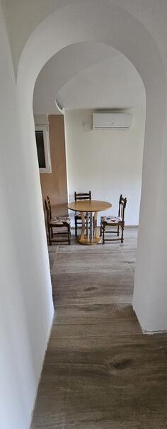 Jednosoban stan 40m2 - Danilovgrad - Centar grada