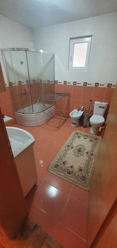 Porodična kuća 220m2 - Podgorica - Masline