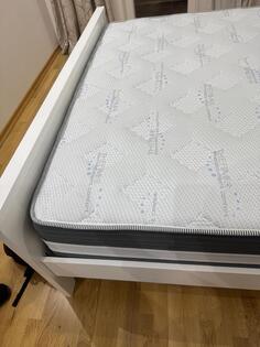 Krevet sa ormarićima