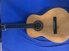 Akusticna skolska gitara