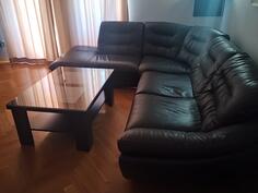 Ugaona garnitura i klub sto