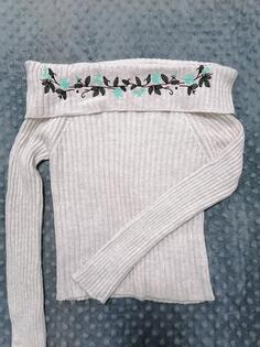 Džemper sa detaljima cvijeća