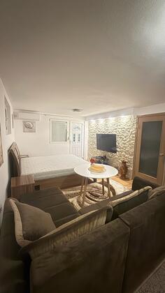 Garsonjera 48m2 - Cetinje - > Okolina grada