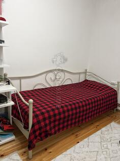 PRODAJEM 2 kreveta samca, za dodatne informacije mozete me kontaktirati na broju 069233024