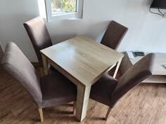 Sto i cetiri stolice