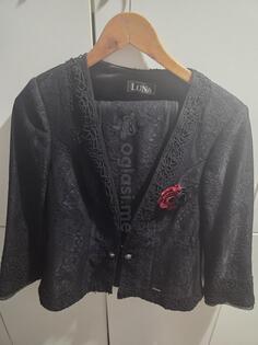 Žensko odijelo sa suknjom