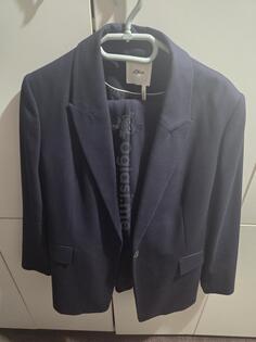 Žensko odijelo sa pantalonama