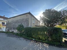 Porodična kuća 372m2 - Podgorica - > Okolina grada