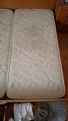 Prodajem dva duseka po 20e