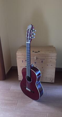 ORTEGA Family Series 4/4 Classical Guitar 6 String - Wine Red + Gigbag (R121WR)