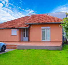 Porodična kuća 77m2 - Podgorica - Zlatica