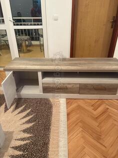 Prodajem komodu  za tv