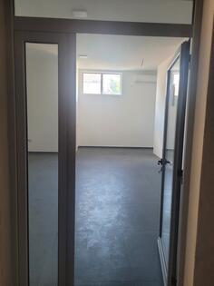 Poslovna zgrada 68m2 - Podgorica - > Okolina grada