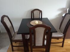 Prodajem sto i 4 stolice