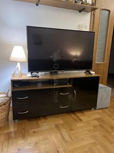 Prodajem TV komodu.