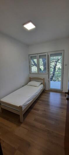 Kuća sa više stanova 180m2 - Bar - Čanj