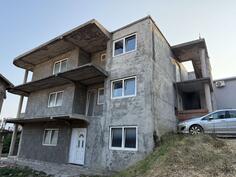 Kuća sa više stanova 400m2 - Bar - Bjeliši