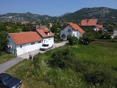 Porodična kuća 130m2 - Cetinje - > Okolina grada