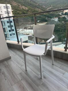 2 STOLICE plastika sa UV zaštitom