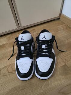 Nike Jordan Air 1 Low Se 2025 model nove 42.5 broj
