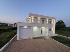 Porodična kuća 240m2 - Ulcinj - Kodra