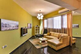 Dvosoban stan 84m2 - Bar - Centar grada