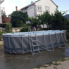 Prodajem bazen korišćen samo jedno ljeto, kao nov