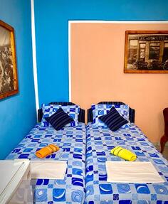 PRODAJEM 10/15 KREVETA PO 50e