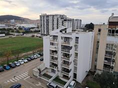 Dvosoban stan 70m2 - Bar - Centar grada
