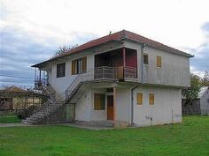 Kuća sa više stanova 52m2 - Danilovgrad - Pažići