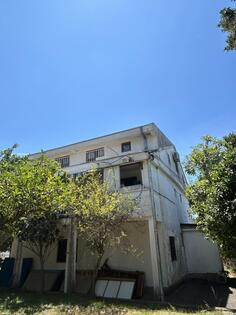 Kuća sa više stanova 200m2 - Bar - Sutomore