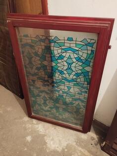 polovni prozor i drvene grilje