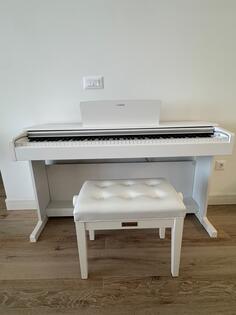 Продајем електрични клавир