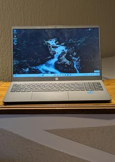 HP HP 250 G10 - 15.6" Intel i3 8GB GB