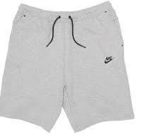 prodajem nike tech sorc u sivoj boji nosen je 3-4 puta u odlicnom je stanju kao nov