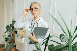 Za rad tokom cele godine u domu za stare u Rijeci, potrebna nam je MEDICINSKA SESTRA. 