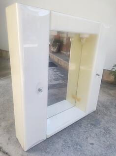 Ormarić za kupatilo sa ogledalom