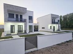 Porodična kuća 180m2 - Ulcinj - Donji Štoj