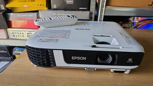 Epson projektor - Laser LED 3001-4000 lumena