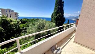 Kuća sa više stanova 180m2 - Bar - Kunje