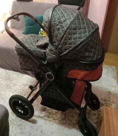 Jako malo korištena. Model 2u1