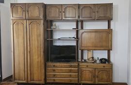 Regal od punog drveta