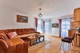 Trosoban stan 140m2 - Bar - Stari Bar