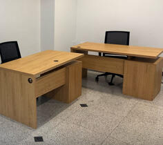 2 radna stola i 2 stolice